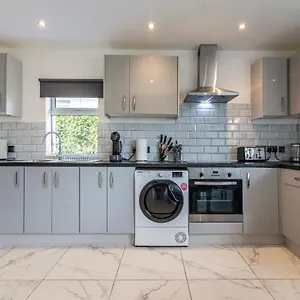 Apartment Quiet & Cosy Wollaton Bungalow, Large Garden, Near To Wollaton Deer Park, Nottingham
