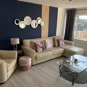 Holiday home Crowthorne House: Spacious 3-bedroom Cul-de-sac Retreat, Nottingham